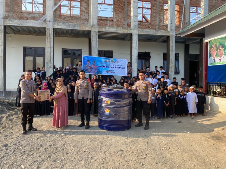 "Polres Morowali Berikan Bantuan Sarana Air Bersih Pompa Air dan Tandon Air ke TPA SIS AL-JUFRI YAYASAN DAARUL KHAIRAAT MOROWALI"