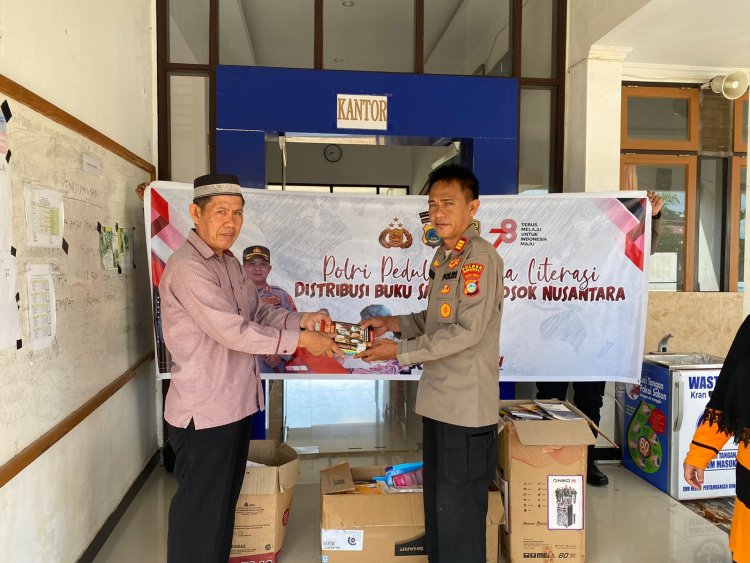 "POLRES Morowali Peduli Budaya Membaca/Literasi, Distribusikan Buku di SMKN Pertambangan Bungku"
