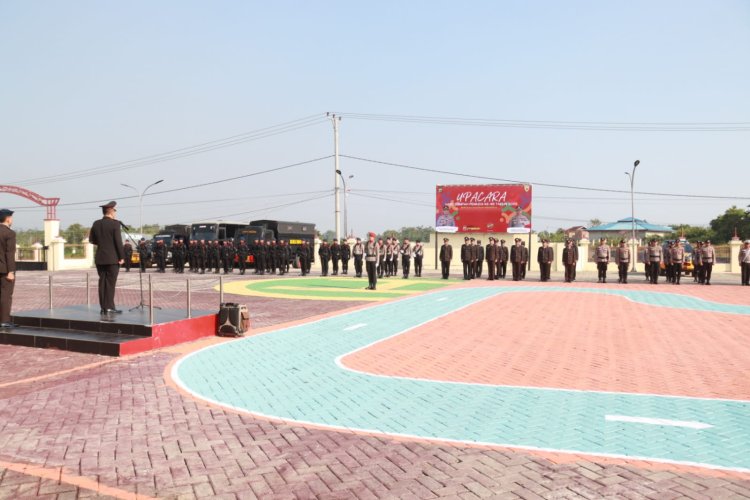 Kapolres Morowali Pimpin Upacara peringatan Hari Sumpah Pemuda Ke 95 tahun 2023 di lapangan Polres Morowali (28/10/2022).