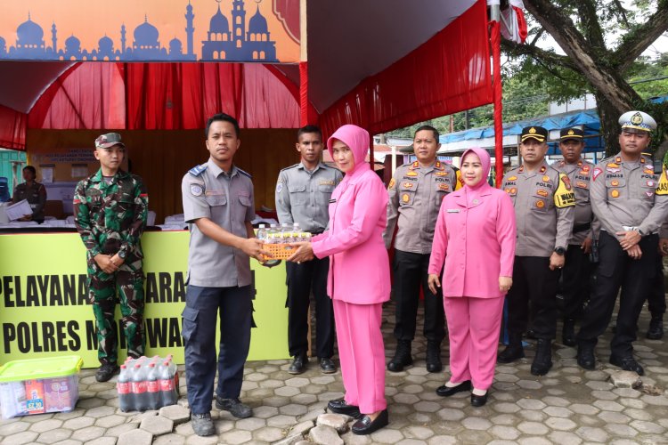 Kapolres Morowali Berikan Bingkisan dan Lakukan Pengecekan Pos Operasi Ketupat Tinombala-2024