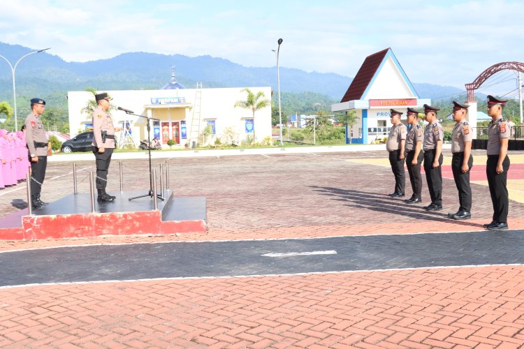 Kapolres Morowali Pimpin Upacara Kenaikan Pangkat Sejumlah Personel Periode 1 Juli 2024