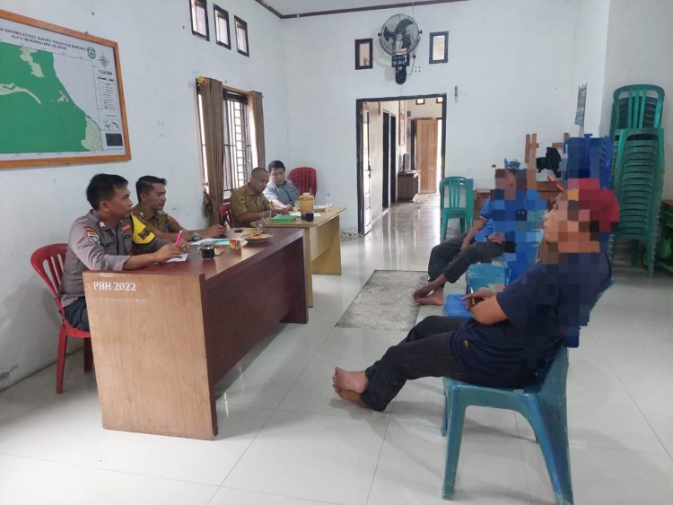 Polres Morowali melalui Bhabinkamtibmas  Bersama Kepala Desa tangani Masalah Ternak Berkeliaran 