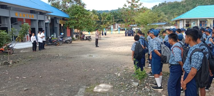 Polres Morowali Menggelar Penyuluhan Kepada Pelajar SMPN 1 Bungku Tengah.