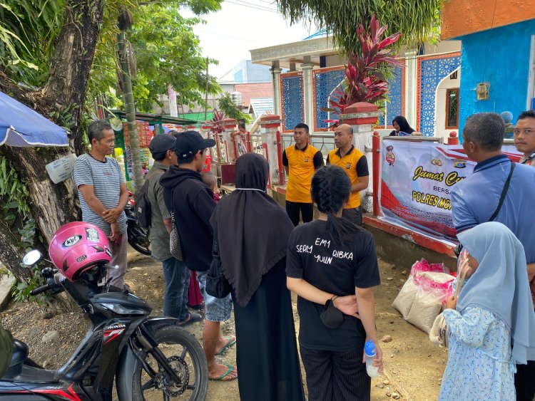Polres Morowali Gelar "Jum'at Curhat" di Desa Bahomohoni untuk Ciptakan Kamtibmas Kondusif