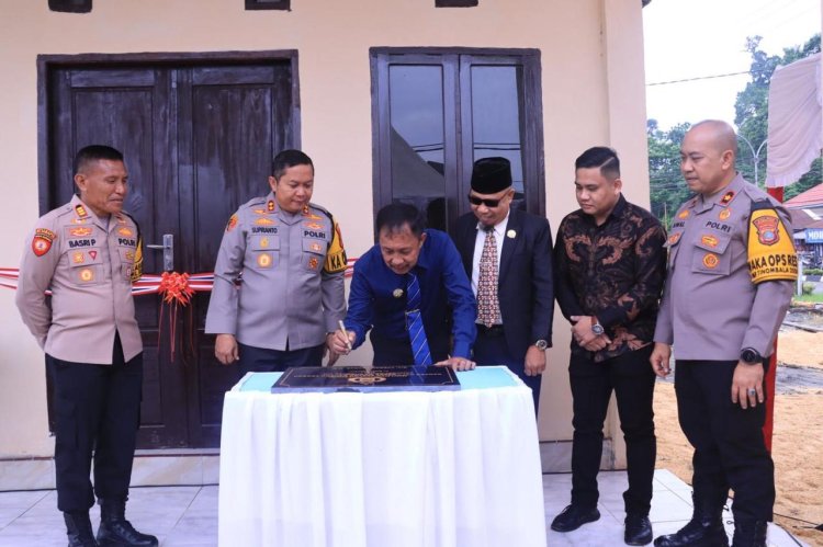 Pj Bupati Morowali Resmikan Kantor Polsek Bungku tengah