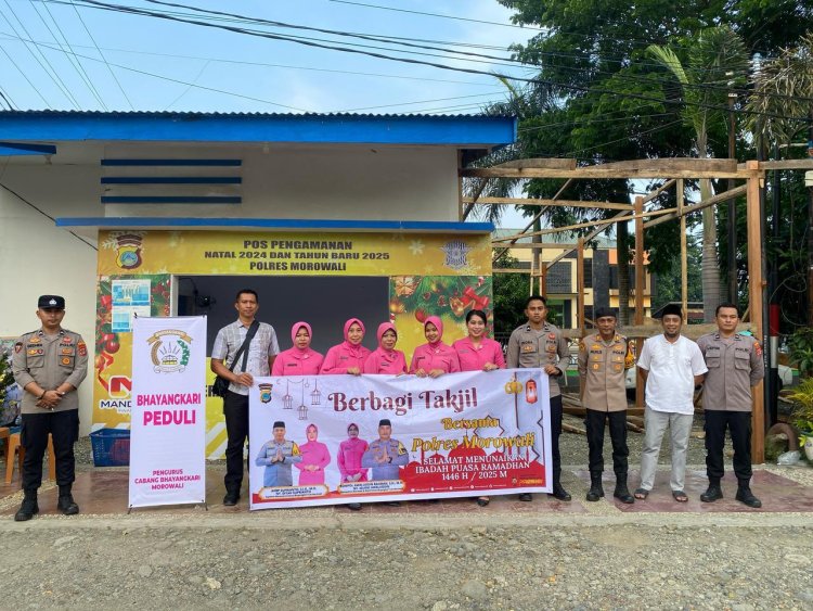 Polres Morowali Gelar Pembagian Takjil Buka Puasa untuk Pengguna Jalan di Bulan Ramadhan 1446 H