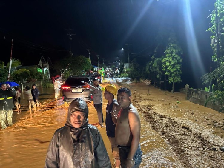 Banjir Desa Lalampu, Personel Polsek Bahodopi Sigap Turun Lokasi