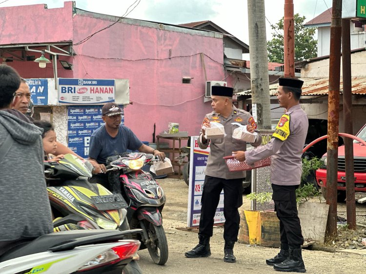 Pererat Silahturahmi di Bulan Ramadhan, Polsek Bahodopi Polres Morowali,Bagi-bagi Takjil ke Masyarakat