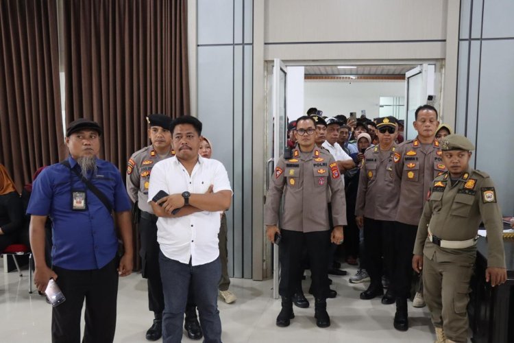 Polres Morowali Lakukan Pengamanan Audensi Pembahasan Pembangunan Intake Air PT BTIIG di Sungai Karaupa
