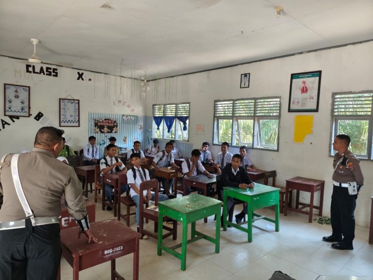 Polres Morowali Sosialisasikan Tertib Berlalu Lintas di Tiga Sekolah di Bungku Tengah