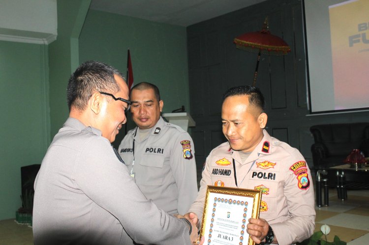 Kasi Humas Polres Morowali Raih Penghargaan Dari Bidhumas Polda Sulteng