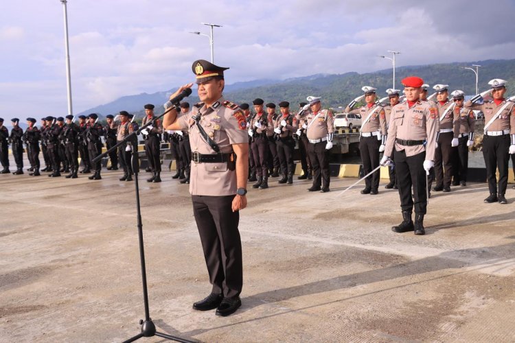 Polres Morowali Gelar Upacara Tabur Bunga di Pelabuhan Bungku Peringati HUT Bhayangkara ke-79