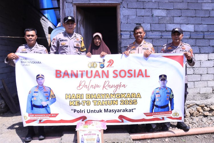 HUT Bhayangkara ke 79, Polres Morowali Bagikan 700 Paket Bansos Kepada Warga Tidak Mampu di Morowali