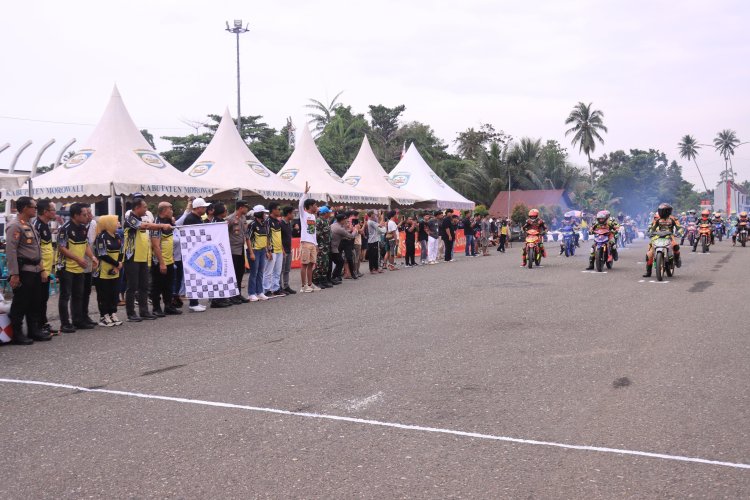 Ratusan Rider Adu Nyali! Kejuaraan Balap Motor Piala Kapolda Sulteng Seri 3 Resmi Dibuka di Morowali