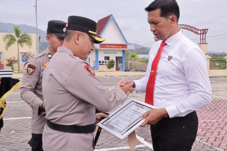 Kapolres Morowali Beri Penghargaan 20 Personel, Ungkap Dua Kasus Besar